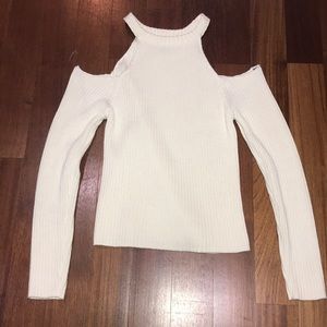 Shoulder-less sweater